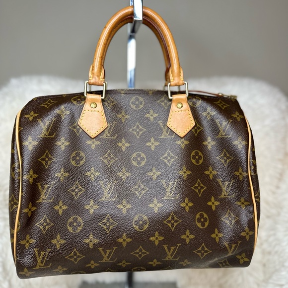 SOLD‼️! ♥️ Louis Vuitton Bandouliere Monogram Speedy 30
Was:$842 - Picture 3 of 17